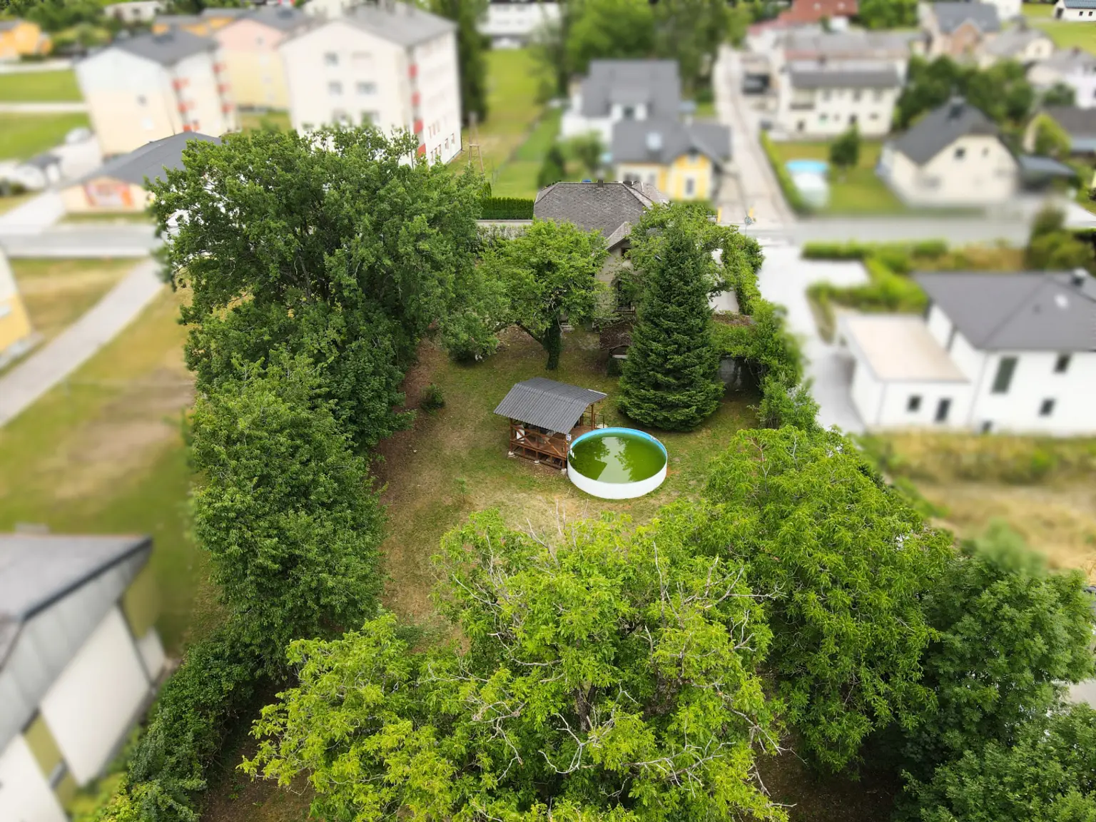 Großzügiges Grundstück mit 1.800 m² – Charmante Villa mit Ausbaupotenzial