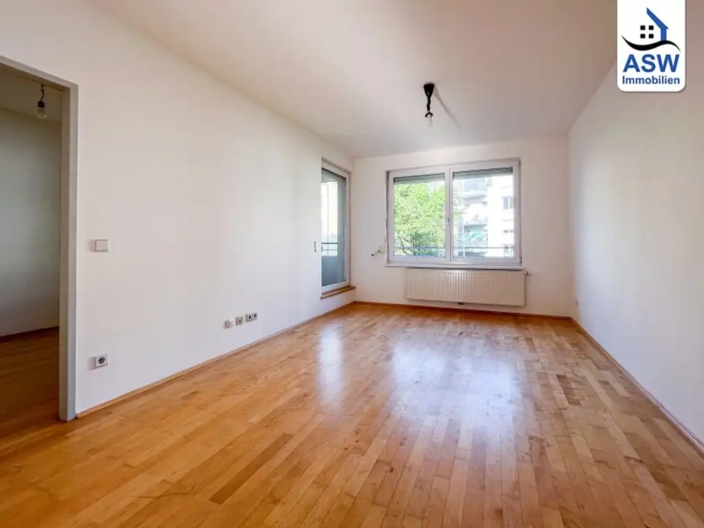 Schöne 2,5-Zimmerwohnung inklusive Küche mit schöner Loggia