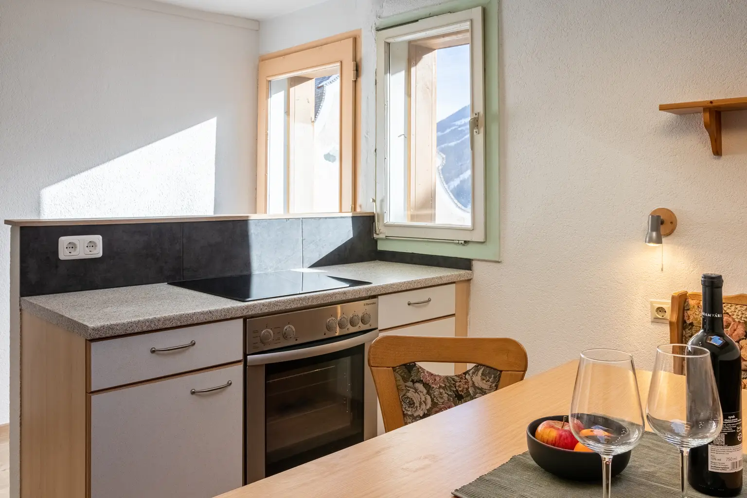 MIETE - Renovierte 3 Zimmerwohnung mit Balkon -  inkl. aller Betriebskosten