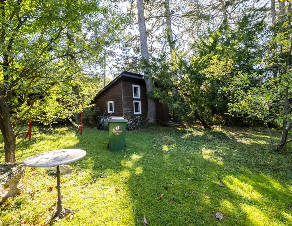 Exklusives Baugrundstück mit Knusperhäuschen in absoluter Ruhelage