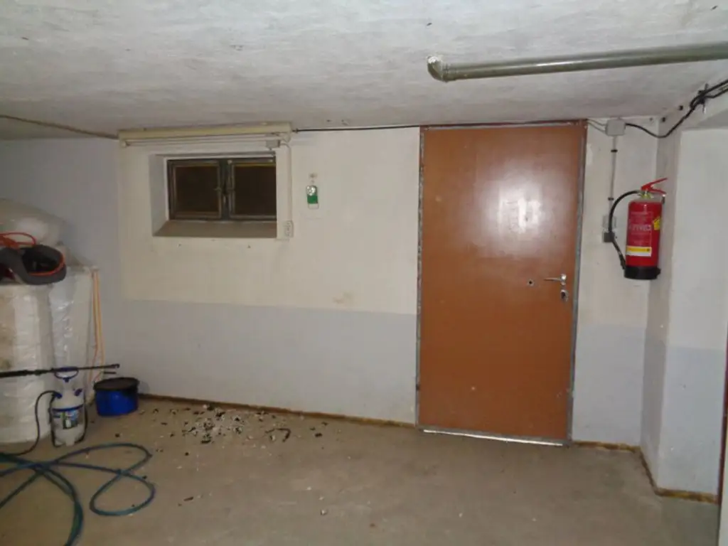 Hohenau: S-Bahn: unterkellerter Bungalow in Ruhelage