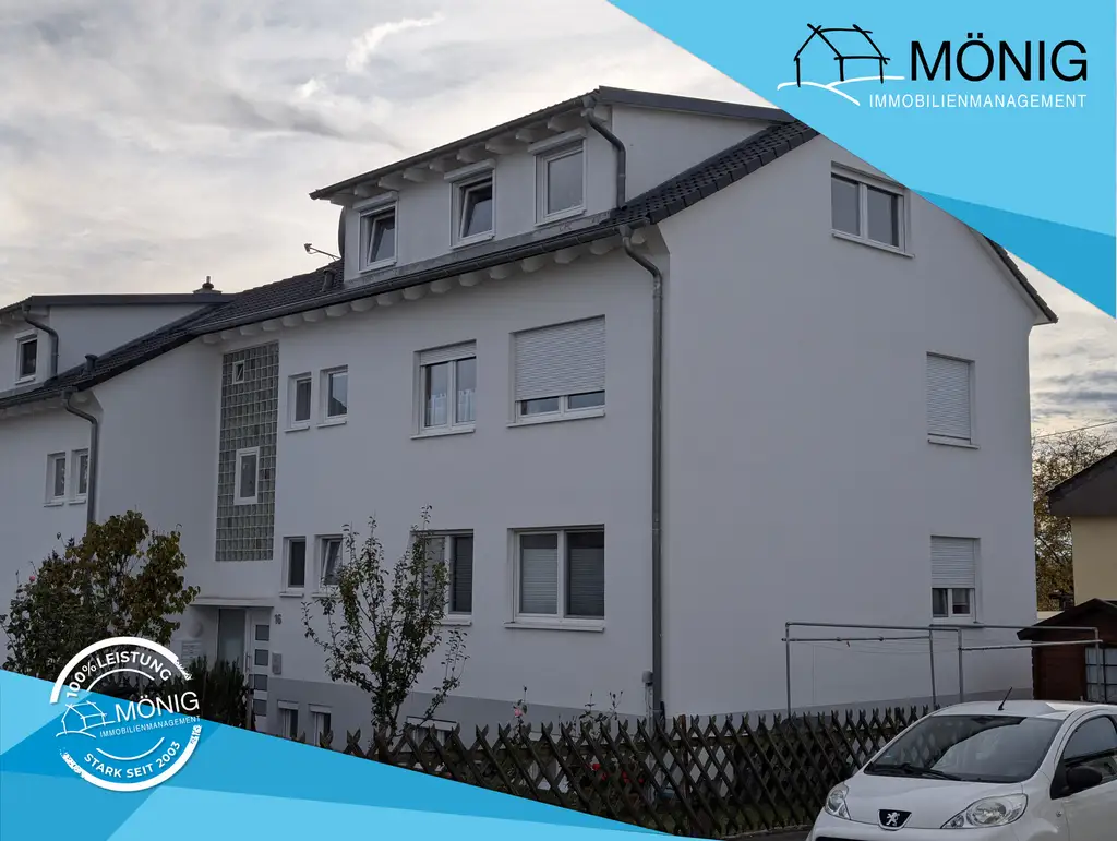 Sanierte 3-Zimmer-Dachgeschosswohnung mit Gartennutzung und Garage mit Stellplatz davor