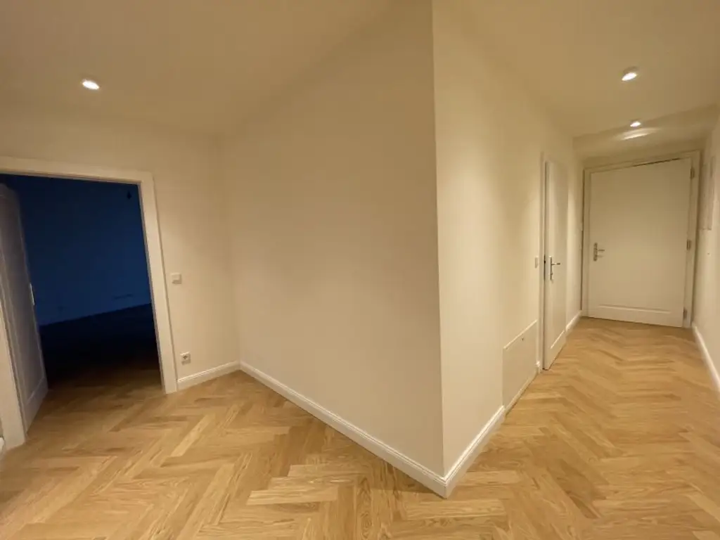 URANIA: 3 Zimmer mit hofseitiger Terrasse in Ruhelage: Luxus pur in Citynähe