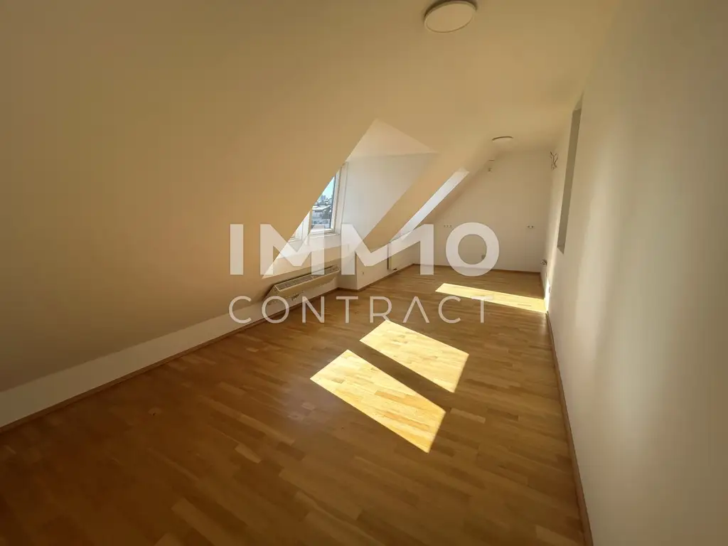 ERSTBEZUG -  4 Zimmer DG Wohnung mit Freifläche