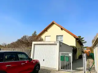 Haus Vorderansicht.jpg