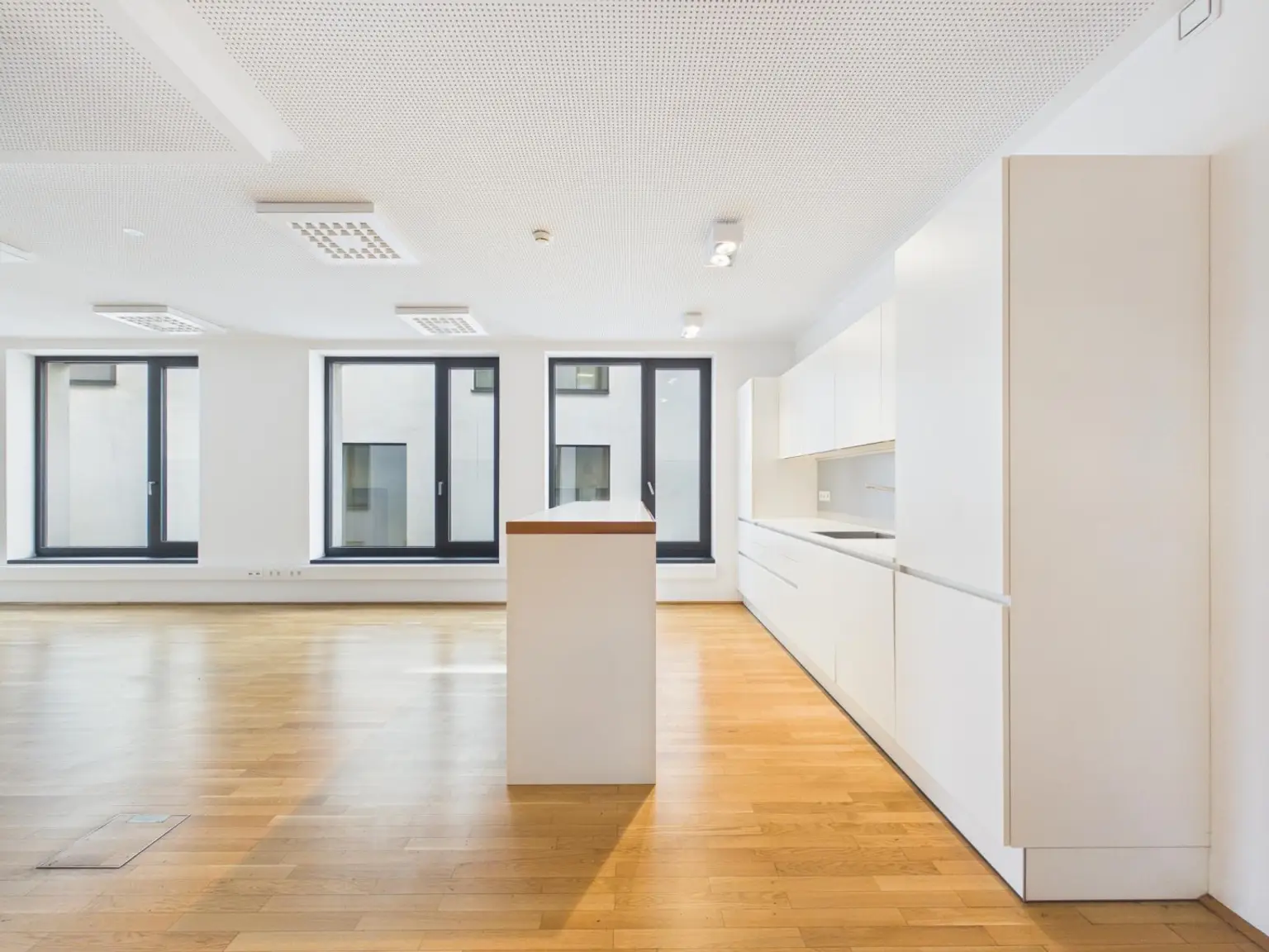 CAM04191G0-PR0086-STILL009