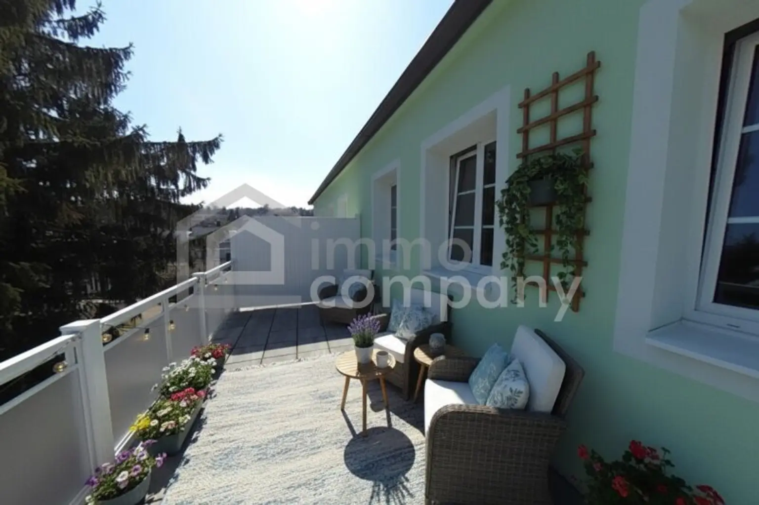 Provisionsfrei für den Mieter!  ----  Spitzen Single-Wohnung mit super Sonnen-Terrasse