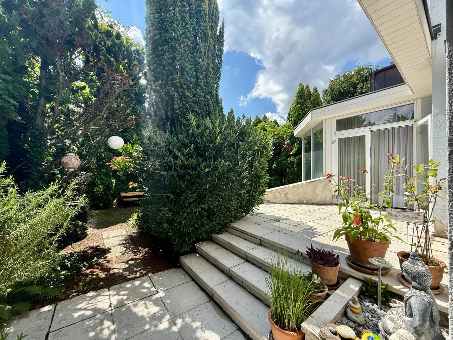 Stilvolles Einfamilienhaus mit Indoor-Pool, Sauna & Garten