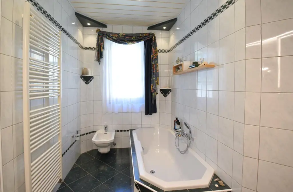 Haus auf großem Grundstück