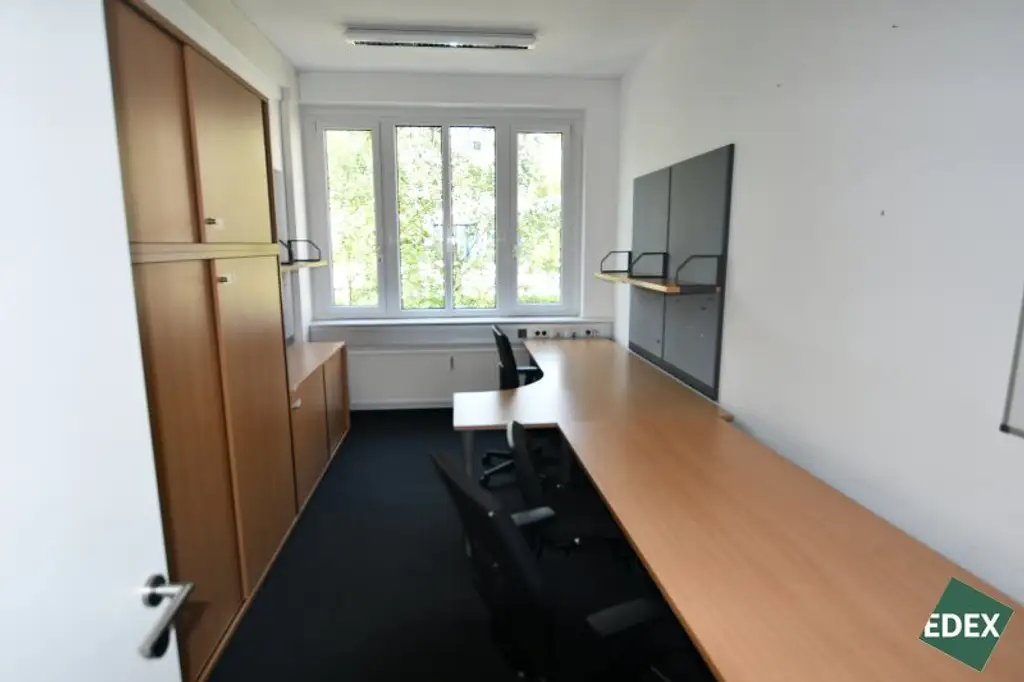 Bürofläche mit Lager und 20 Stellplätzen