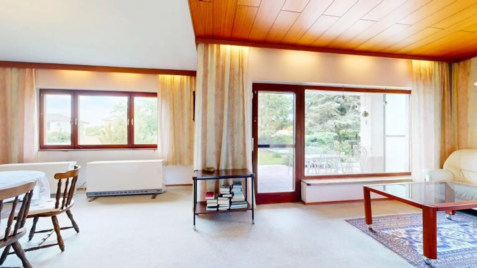 Bemerkenswertes Einfamilienhaus mit viel Entwicklungsmöglichkeit | Pool | Sauna | großer Garten