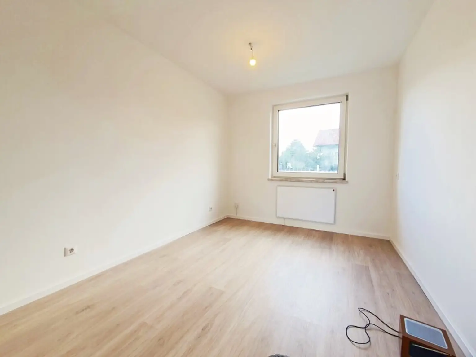 ++TOP++ Seltene Gelegenheit!  Charmantes Einfamilienhaus auf 898 m2 Grundstück - großer Garten!  Sehr ruhig und ZENTRAL gelegen mit eigene Garage!  TOP Anlage +++