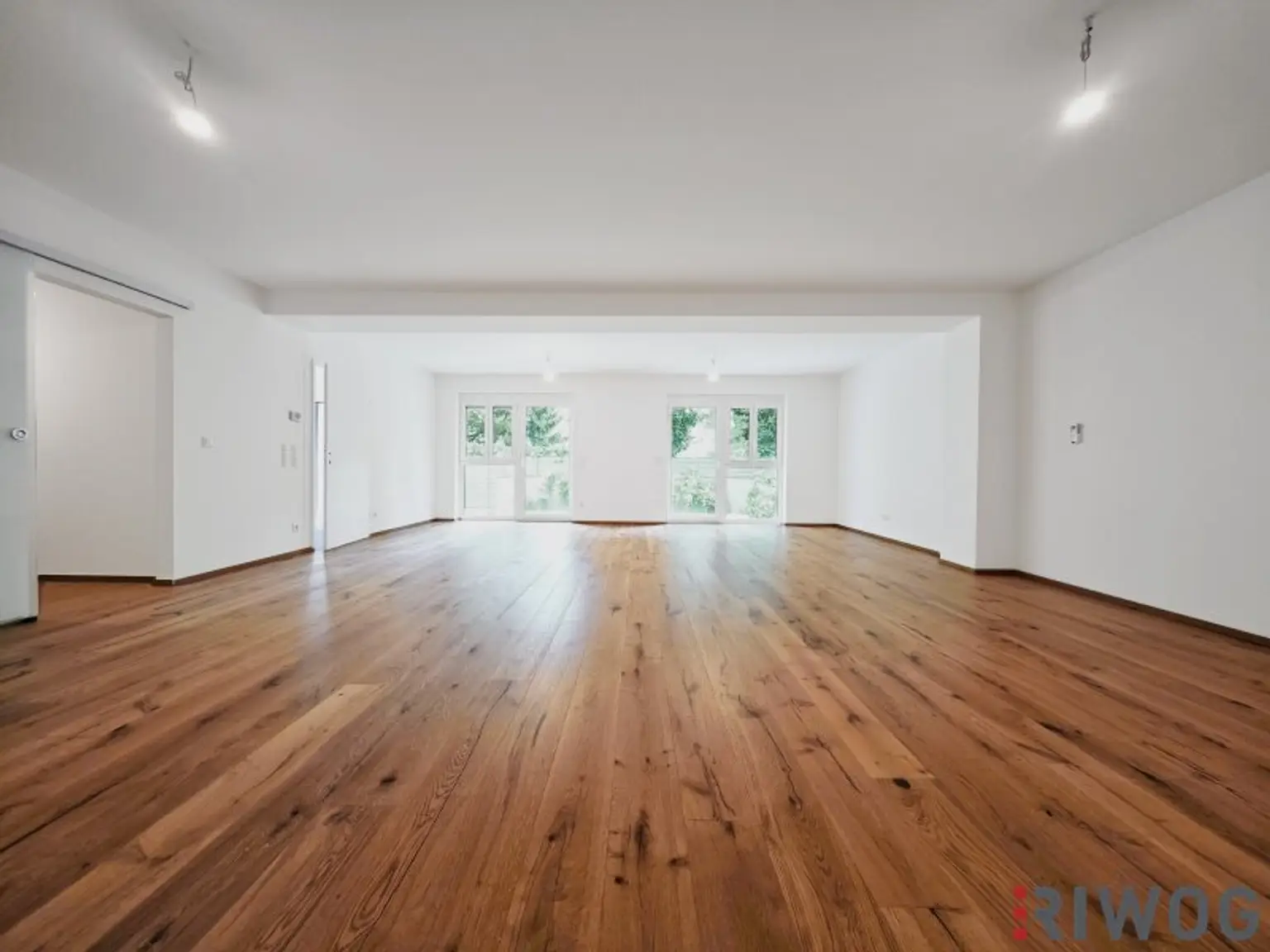 ERSTBEZUG | Townhouse mit Eigengarten in ruhiger Innenhoflage | auch Wohn-Büro Kombination möglich