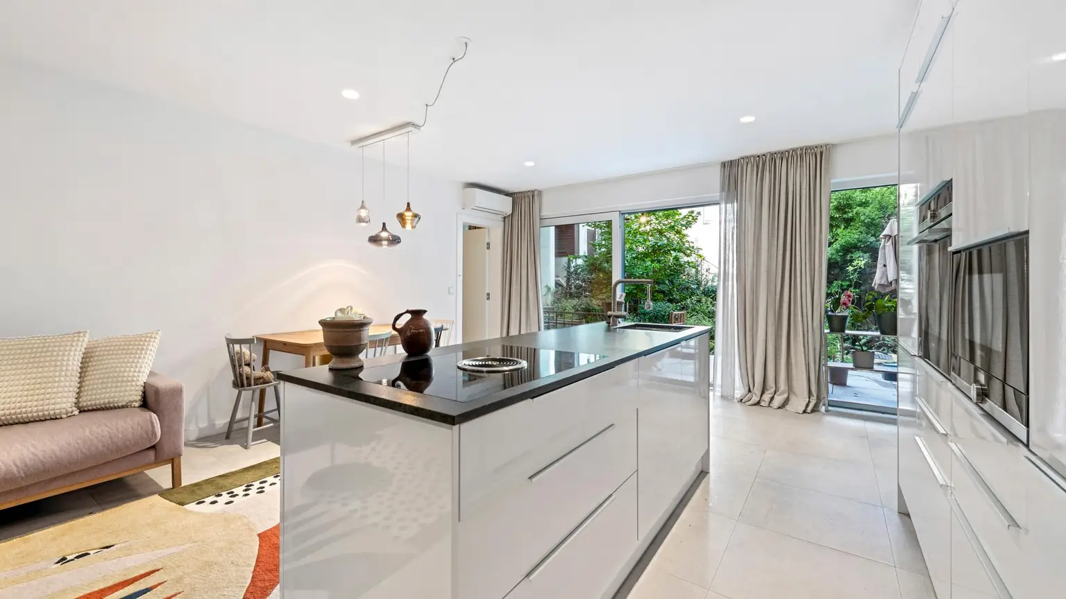 Ruhige Terrasse und Gartenwohnung  im Kahlenbergerdorf