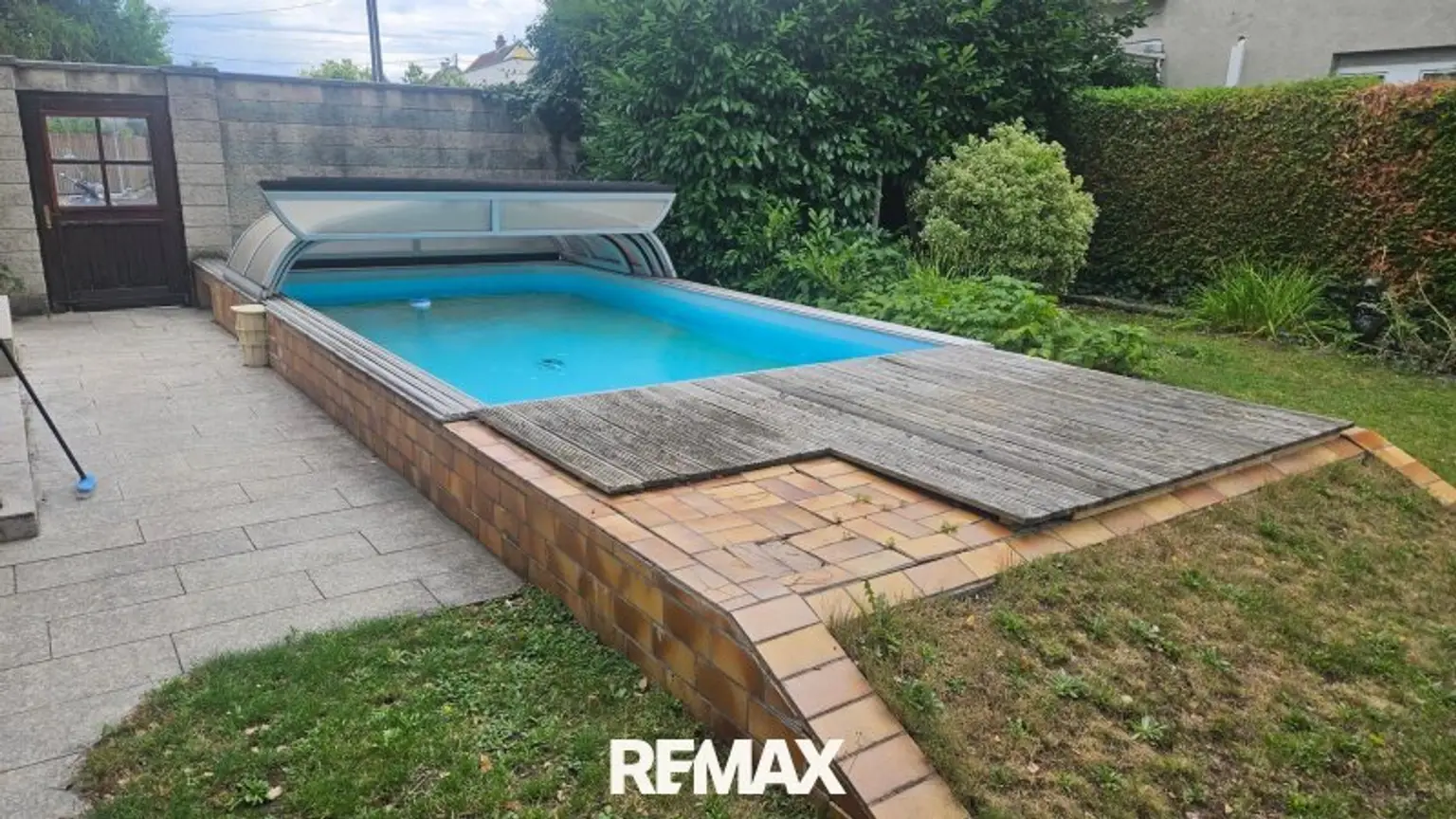 Pool offen  (Folie vor 3 Jahren erneuert)