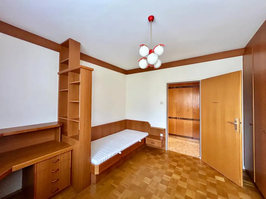 Großzügige 5 Zimmerwohnung inkl. Loggia und Garagenstellplatz