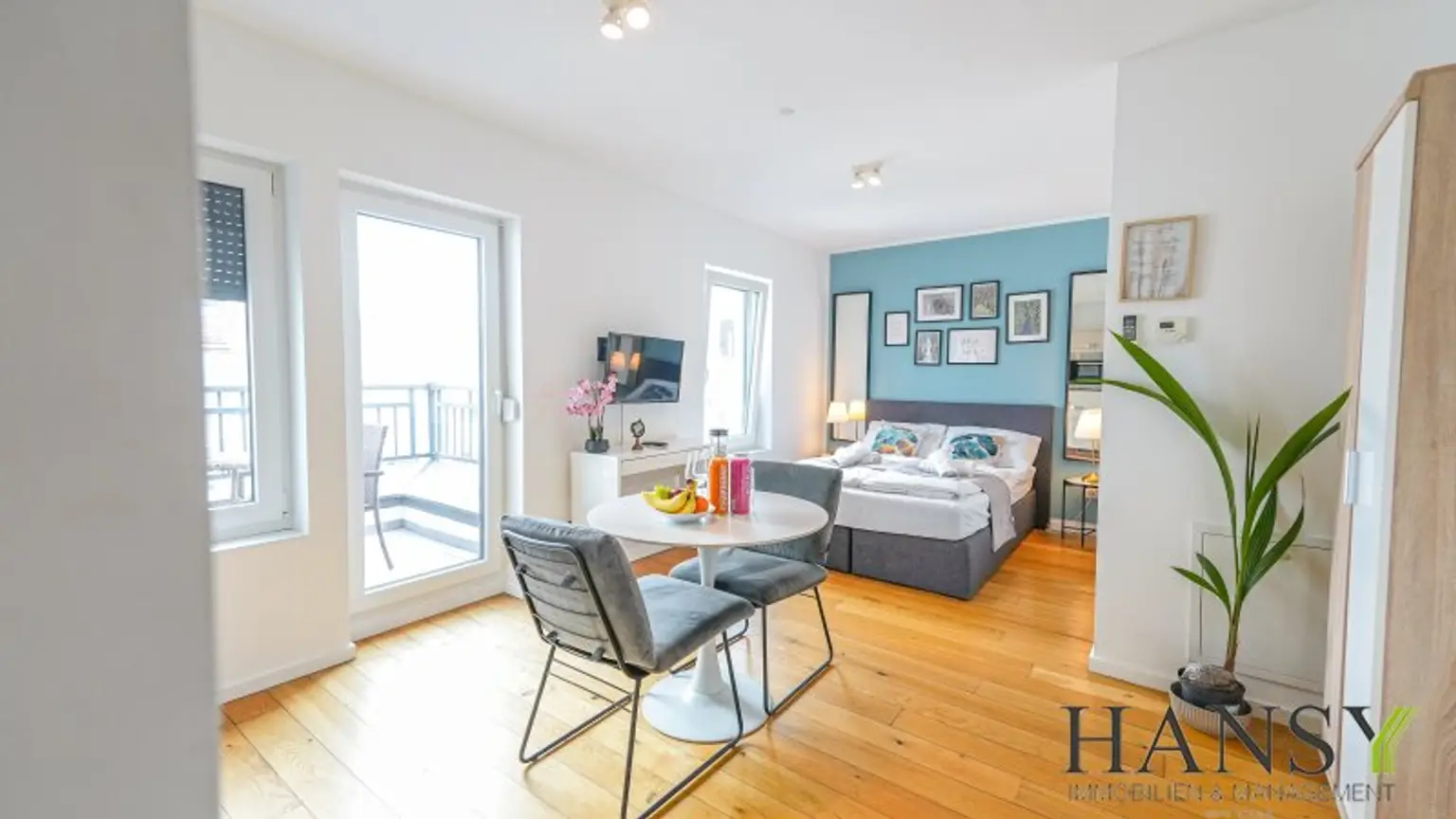 Charmantes vollmöbliertes Dachgeschoss-Studio mit Lift, Terrasse und Weitblick!