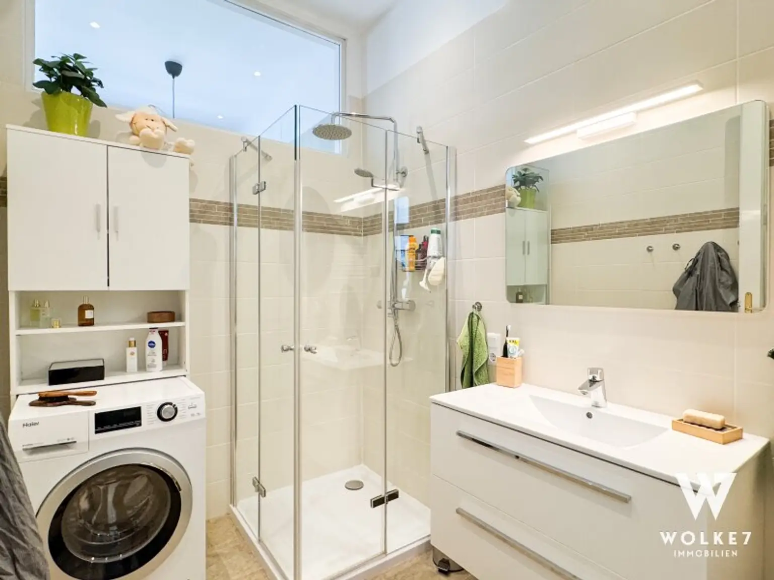 Stilvolles Wohnen in 1100 Wien – modernisierte 2-Zimmer-Wohnung mit Designküche & Blick ins Grüne I Nähe U1 Troststraße