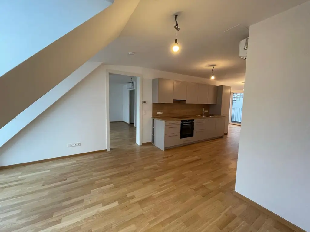 DACHGESCHOSS-Traum in Döbling: 3 Zimmer, sehr große Dachterrasse mit Ausblick, Balkon, 2 Loggien, Klimaanlage, Lift, Top-Ausstattung