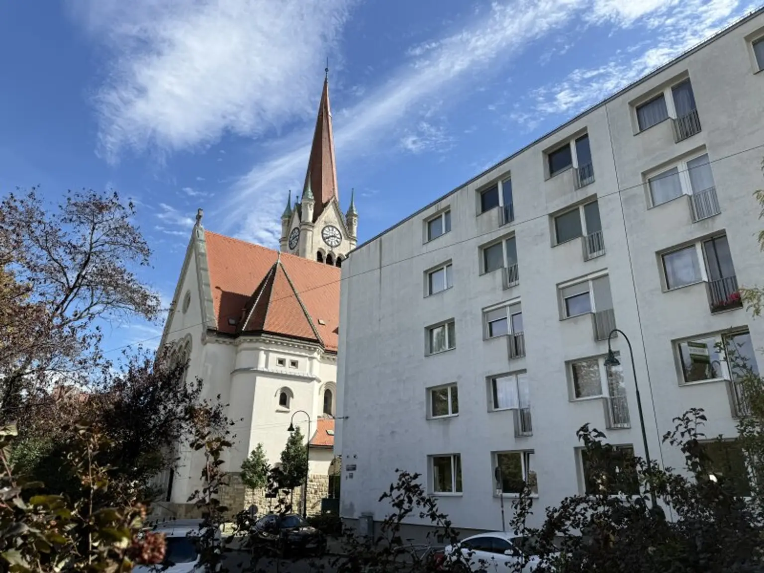 MITTEN im ALTEN ORT + PERFEKT für ZWEI + LOGGIA + nächst Kirche ALT-OTTAKRING!