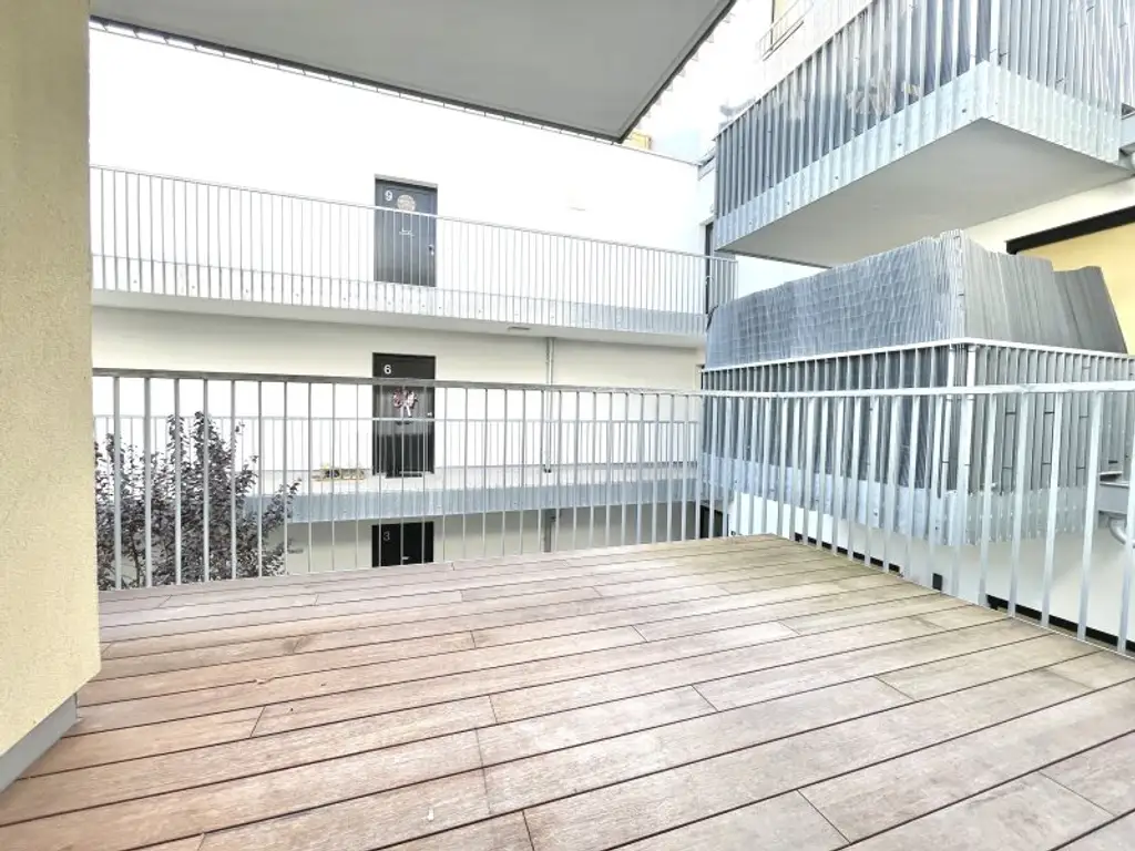 *WARMMIETE - Goldener Hirsch – Stilvolle 3-Zimmer-Wohnung mit Balkon in der Ziedlergasse, 23. Bezirk*