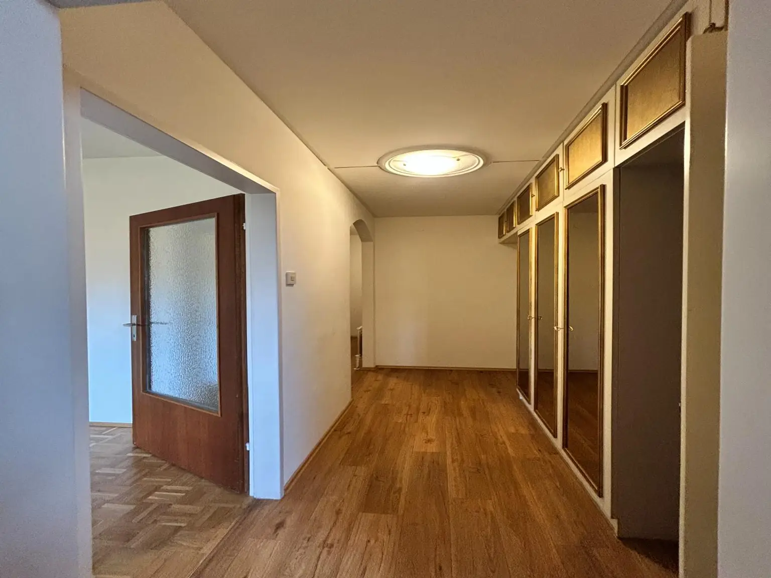 Möblierte 2 Zimmerwohnung inkl. Garagenstellplatz