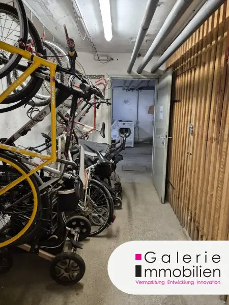 Sonnige und helle 3-Zimmer-Neubauwohnung mit Loggia inkl. Stellplatz - Sanierungsbedarf