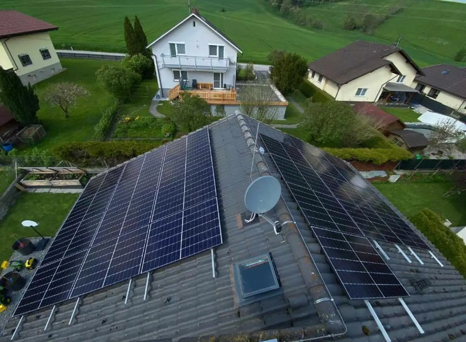 NÄHE WELS: Hochwertig modernisiertes Einfamilienhaus mit Traumgarten, Luxus - Poolanlage & smarter Haustechnik