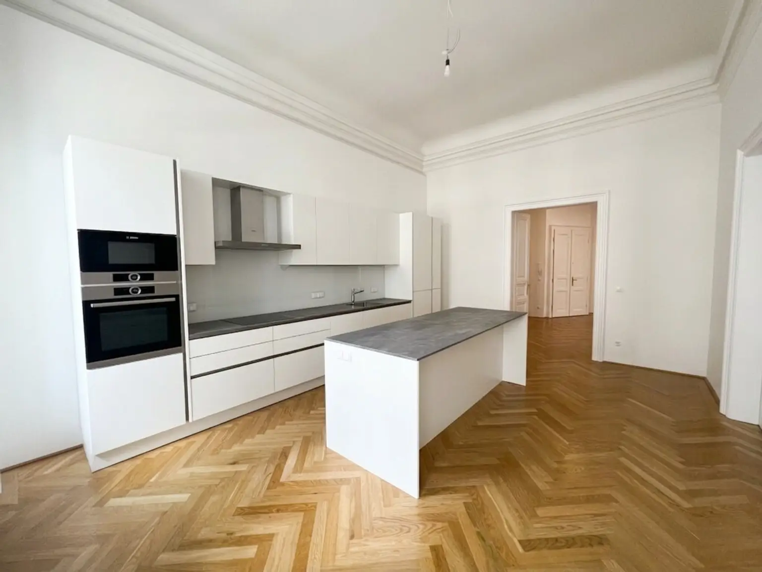 Prunkvolle Altbau-Wohnung im repräsentativen Haus / Wonderful apartment in a representative building