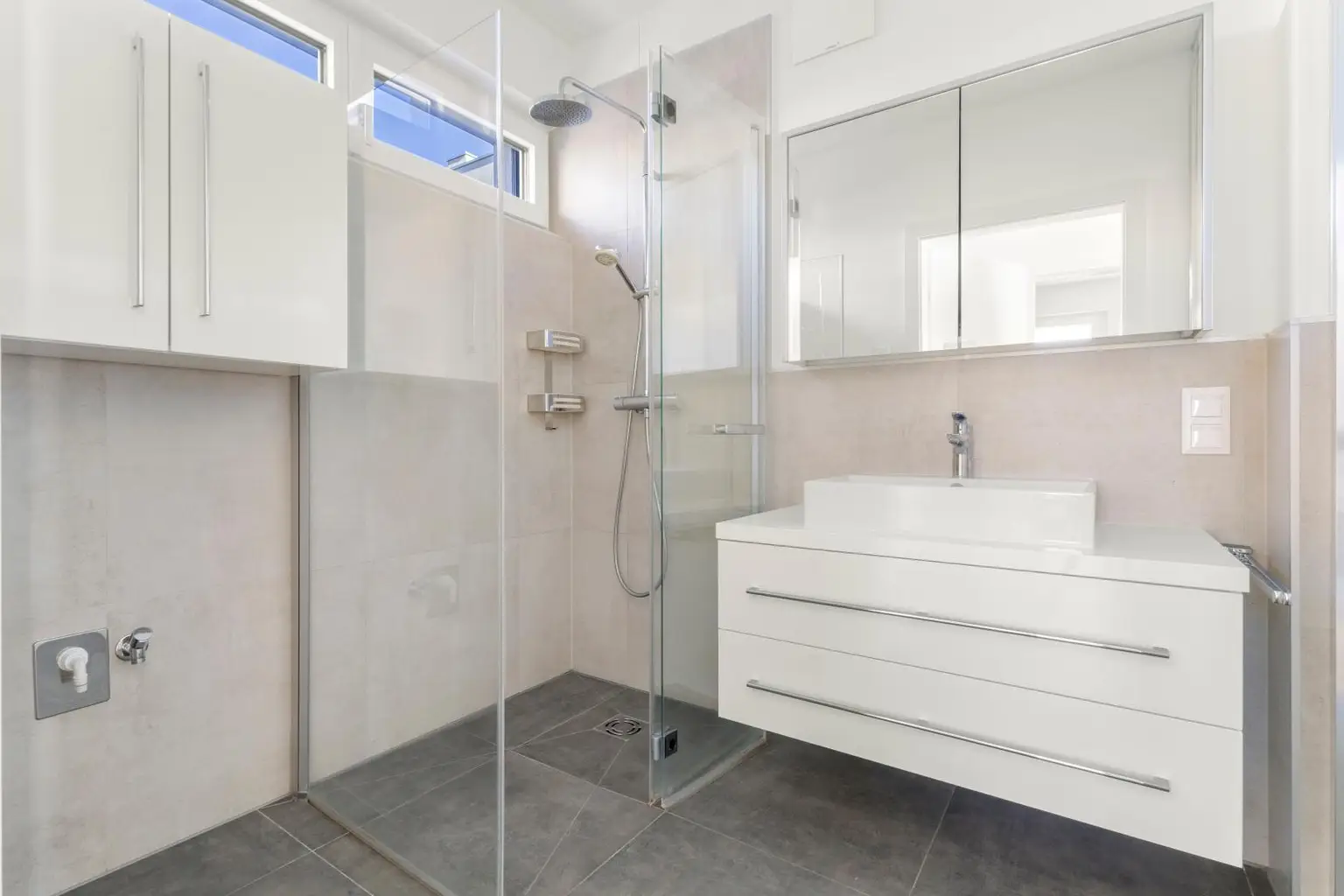 Badezimmer mit Dusche