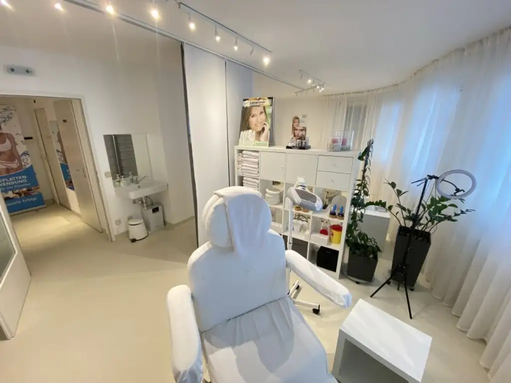 BÜRO oder ORDINATION + U3 Nähe + ca. 100m² TERRASSE + PERFEKTE Lage + SUPER Infrastruktur!