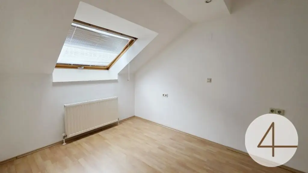 Gesamtes Dachgeschoß steht zum Verkauf