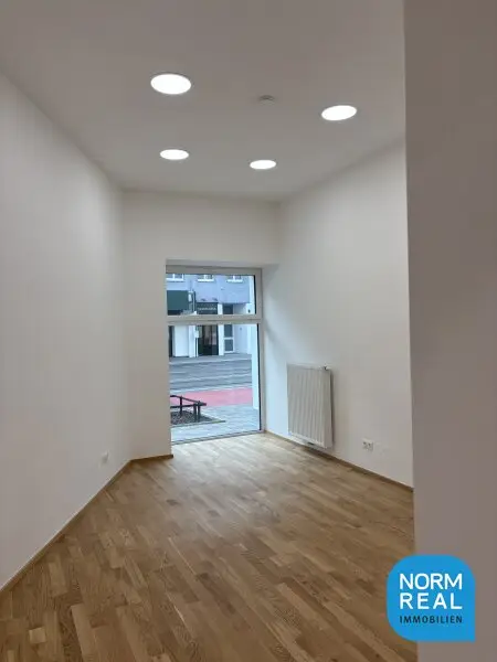 Strassenseitiges Zimmer