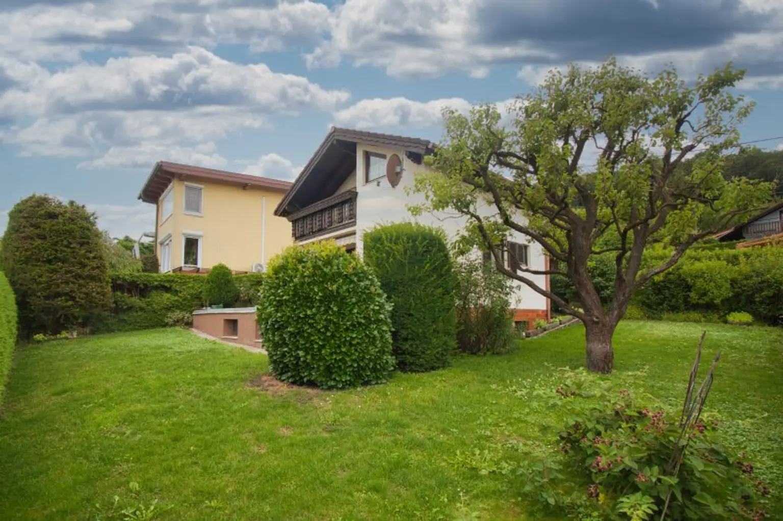 GANZ WIEN UNTER SICH | Eigengrund mit Blick über Wien und charmantem Kleingarten-/Einfamilienhaus am herrlichen HEUBERG
