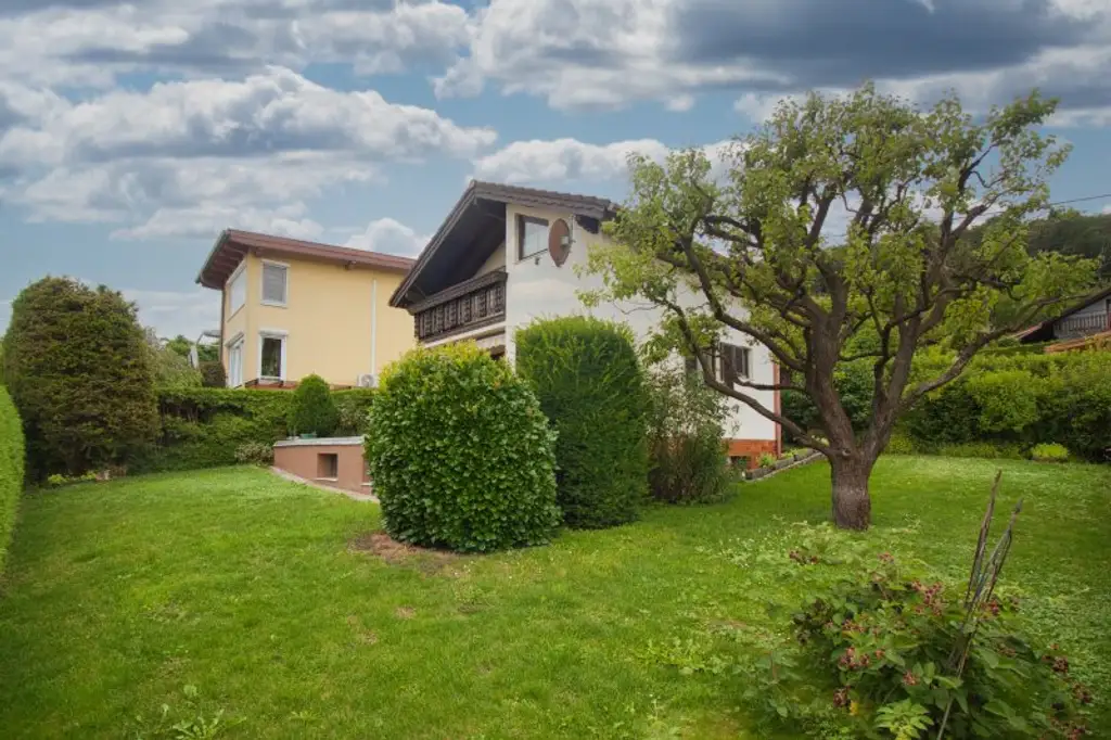 GANZ WIEN UNTER SICH | Eigengrund mit Blick über Wien und charmantem Kleingarten-/Einfamilienhaus am herrlichen HEUBERG