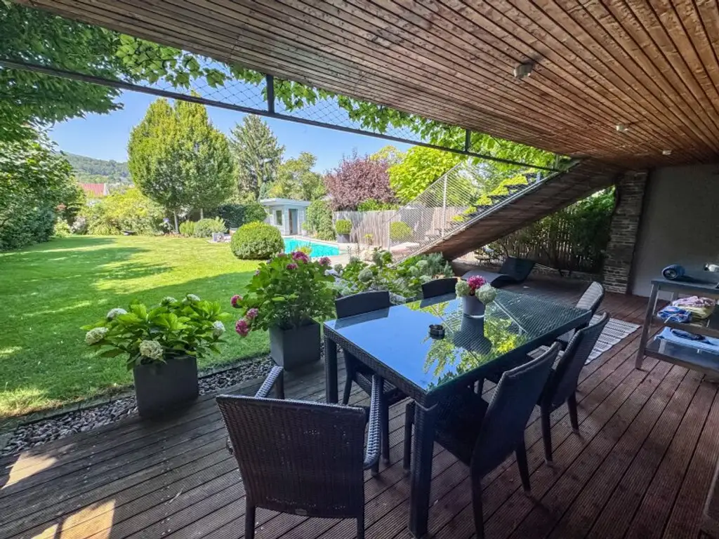Einfamilienhaus mit Pool, Sauna & Wohnkeller auf Eigengrund in Toplage von Baden bei Wien