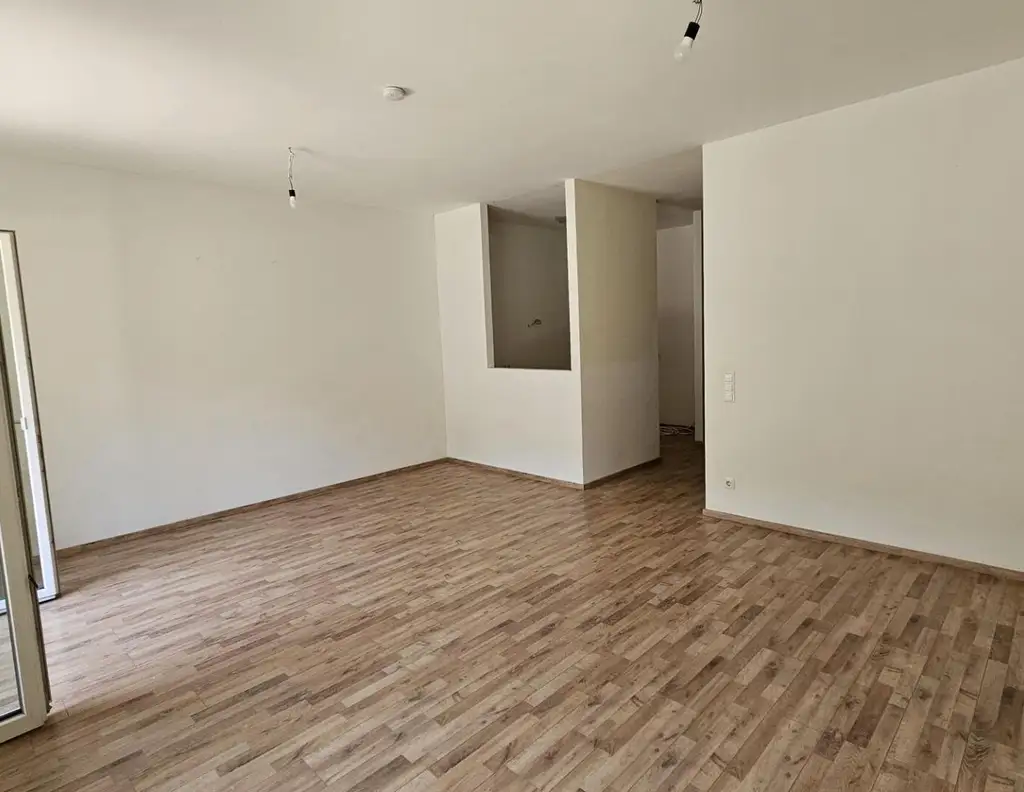2 Zimmerwohnung mit Terrasse! Unbefristeter Mietvertrag!