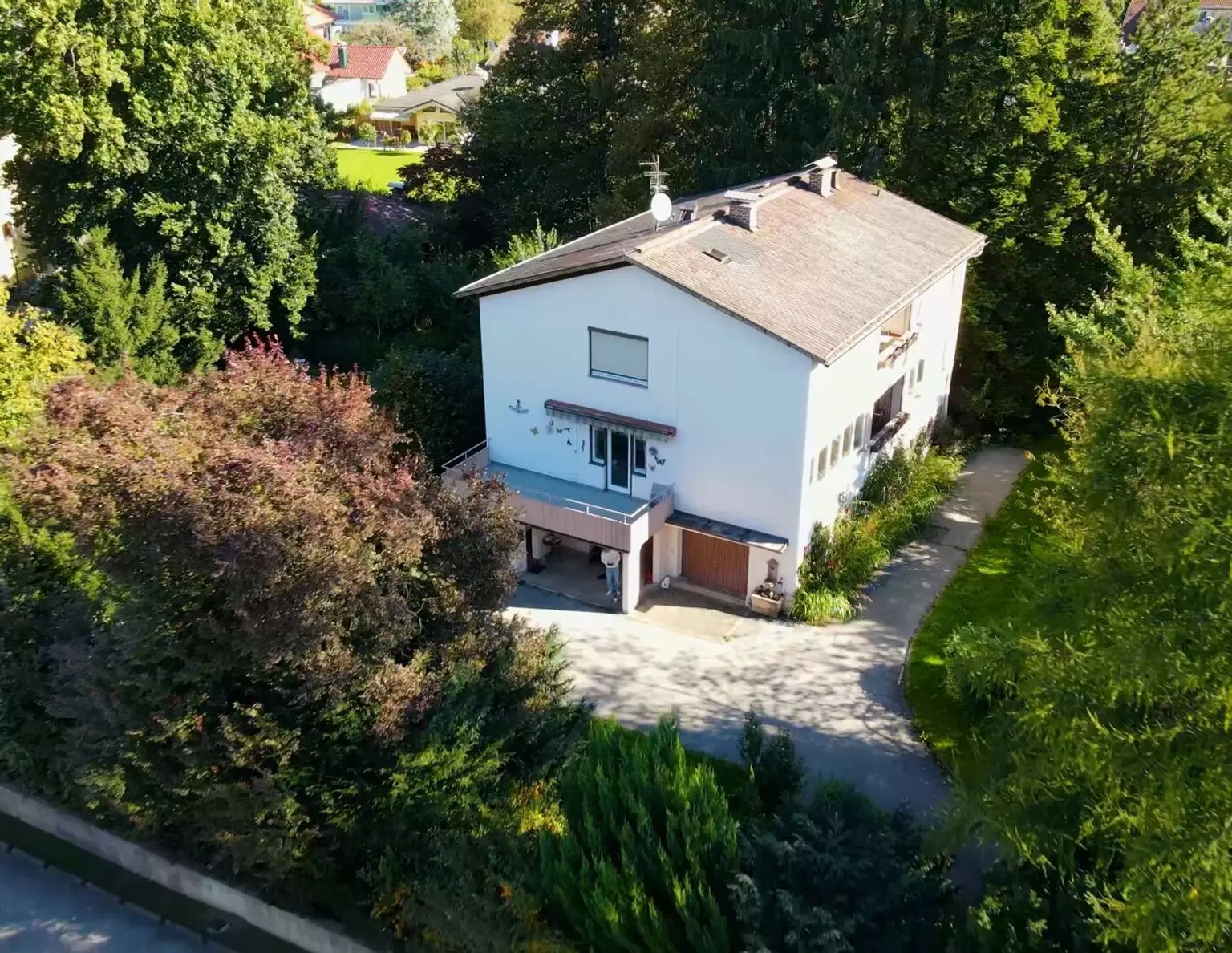 EINZIGARTIGES GRUNDSTÜCK MIT PARKÄHNLICHEM CHARAKTER!