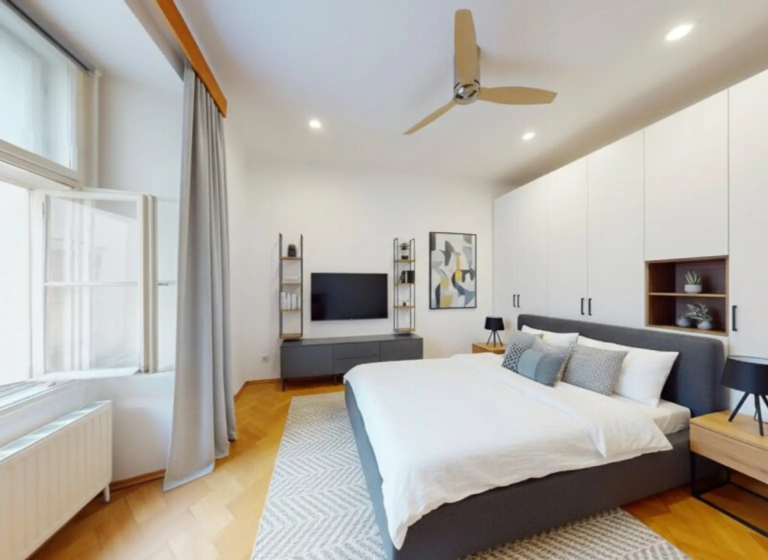 Besonders ruhig gelegene, elegante Altbauwohnung im Herzen der City!