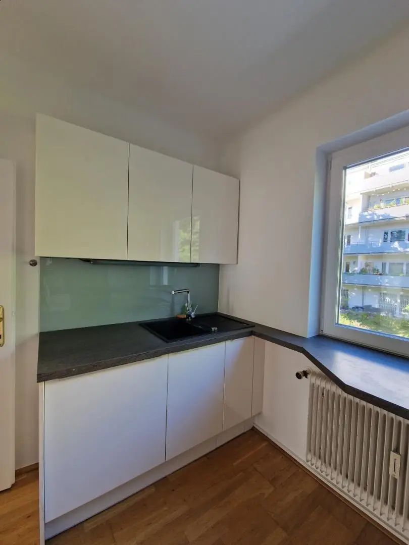 "Helle renovierte 4-Zimmerwohnung mit Balkon nahe dem Türkenschanzpark - WG-tauglich"