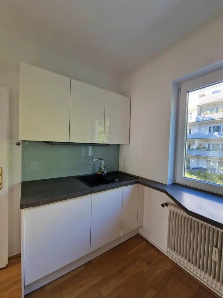 "Helle renovierte 4-Zimmerwohnung mit Balkon nahe dem Türkenschanzpark - WG-tauglich"