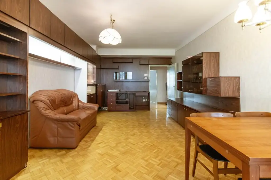 Loggiawohnung Nähe Quellenstraße - Wärmedämmung und niedrige Haus - BK