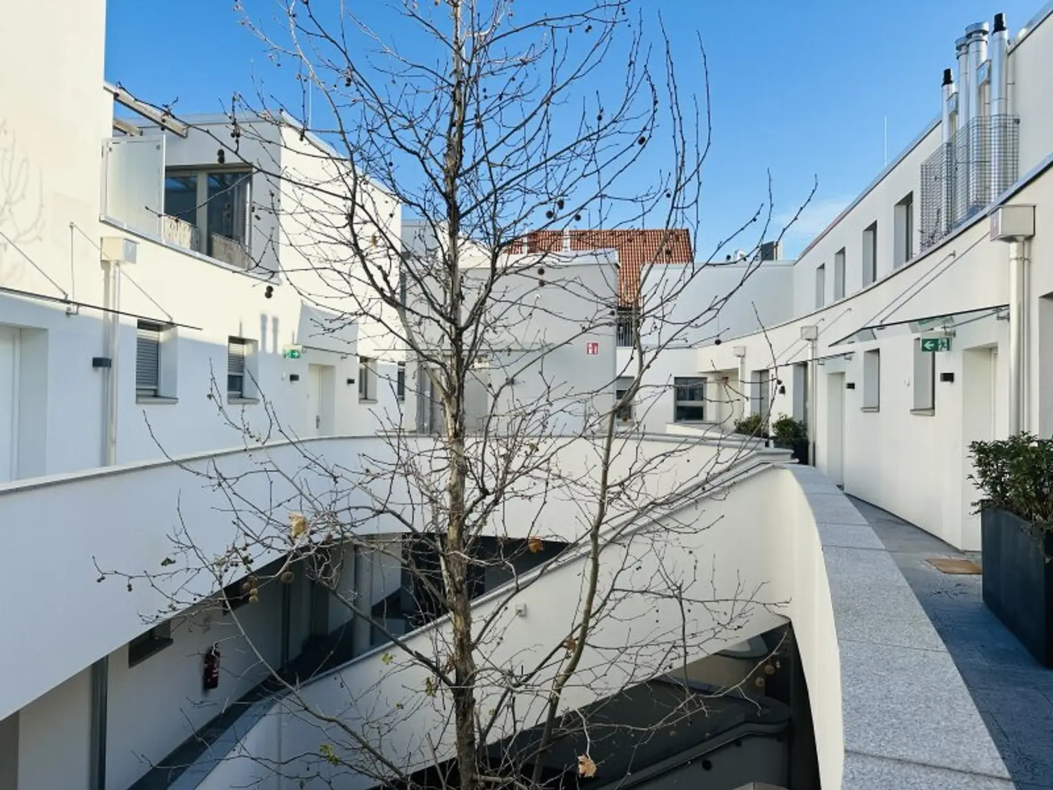 Traumwohnung mit uneinsehbarer Dachterrasse, E-Ladestation und Topausstattung