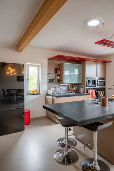 Dachgeschosswohnung in Ruhelage mit traumhaftem Grünblick, eigenem Garten und Garage