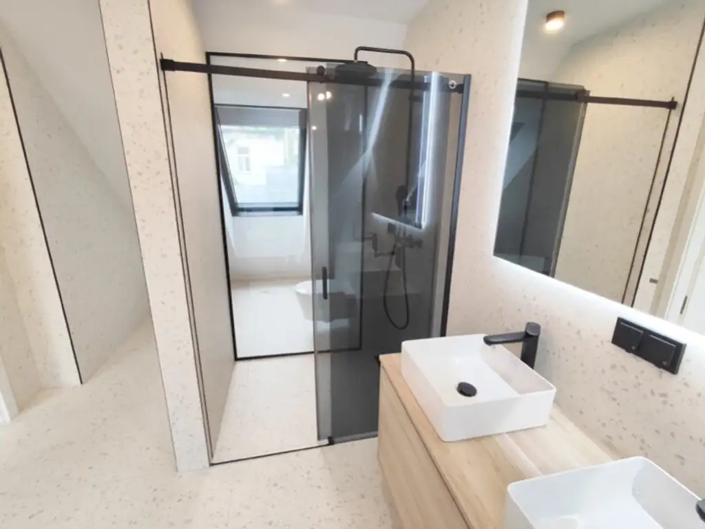 Krongasse! Erstbezug Penthouse mit 3 Terrassen und privatem Liftzugang auf frisch saniertem Altbau! Top17