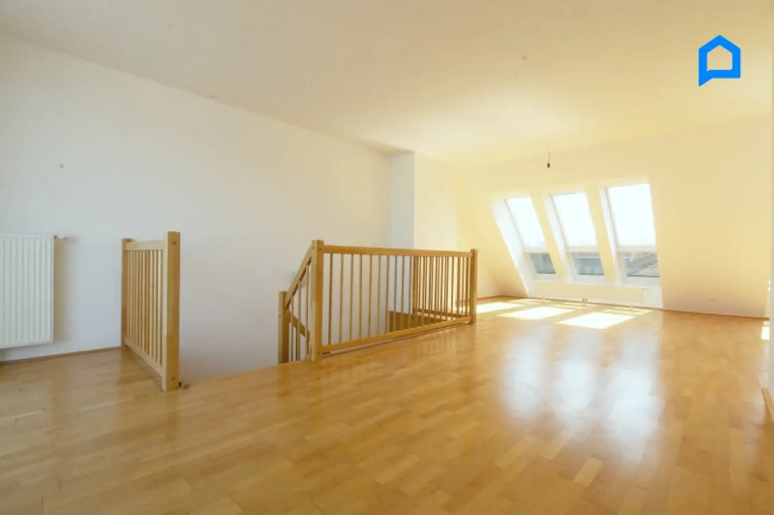 Großartige Dachgeschosswohnung mit 146 m² plus 21 m² Dachterrasse plus 8 m² Balkon, 4 Zimmer, KLIMA, großer Vorraum, Tiefgaragenplatz optional !