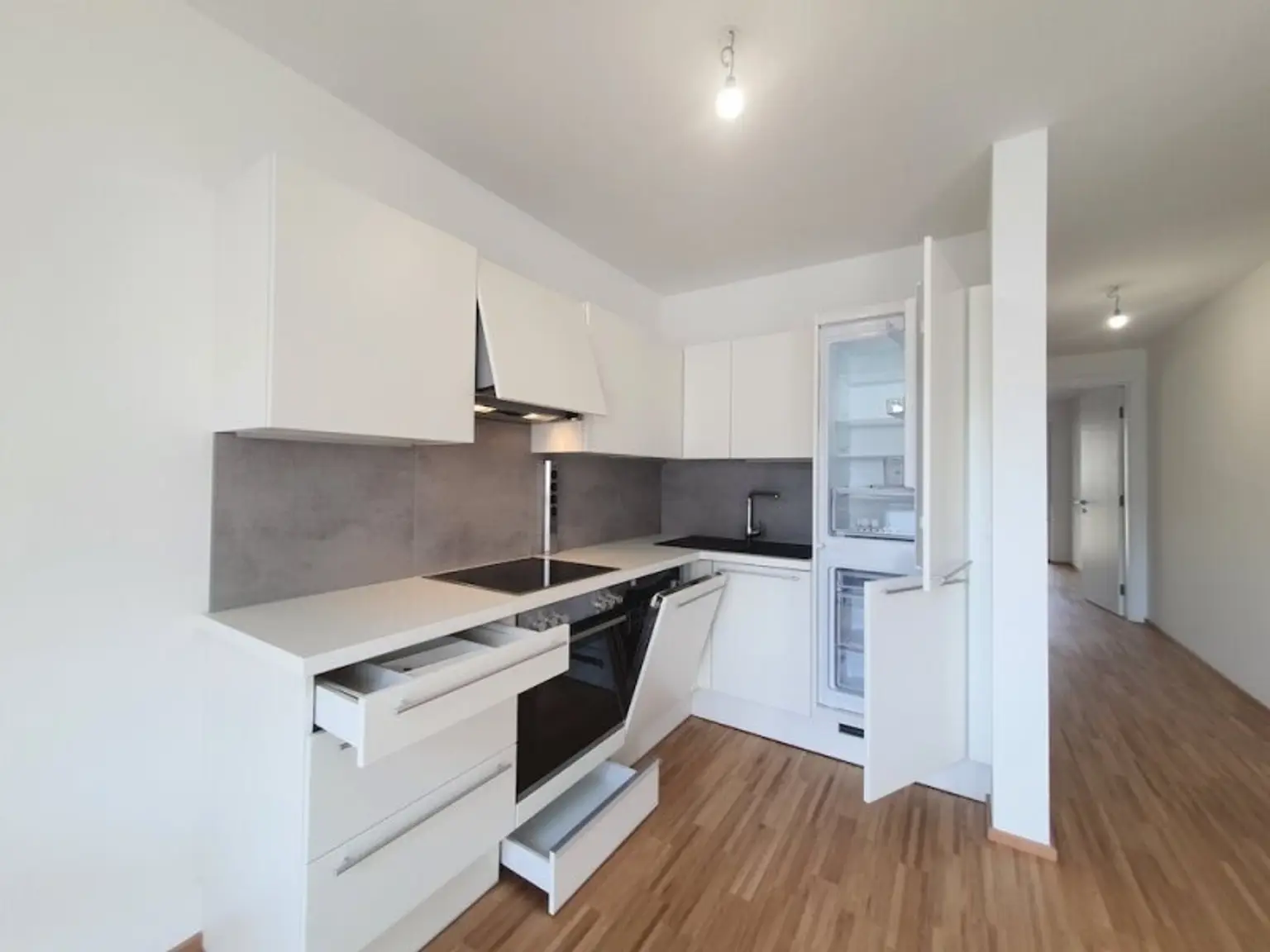 Helle moderne Wohnung bei U2-Stadlau/Bahnhof