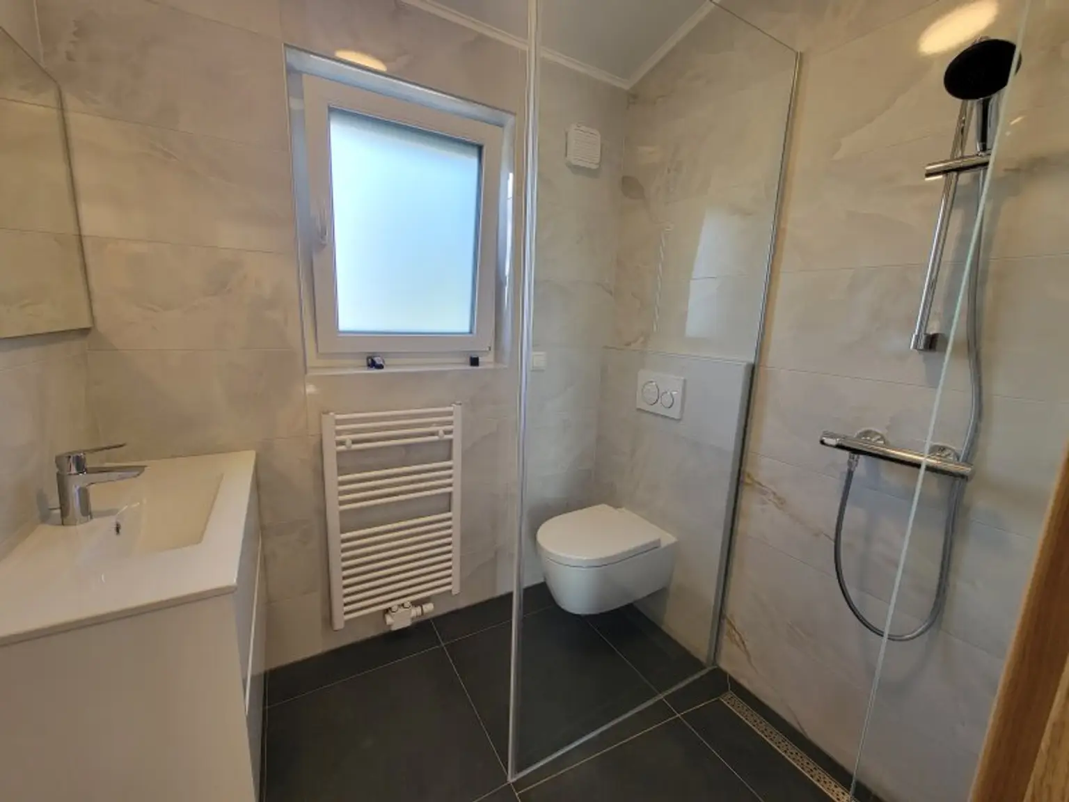 ERSTBEZUG!! MODERNES EINFAMILIENHAUS AM NÖRDLICHEN STADTRAND VON WIEN - 1210 WIEN LEOPOLDAU.