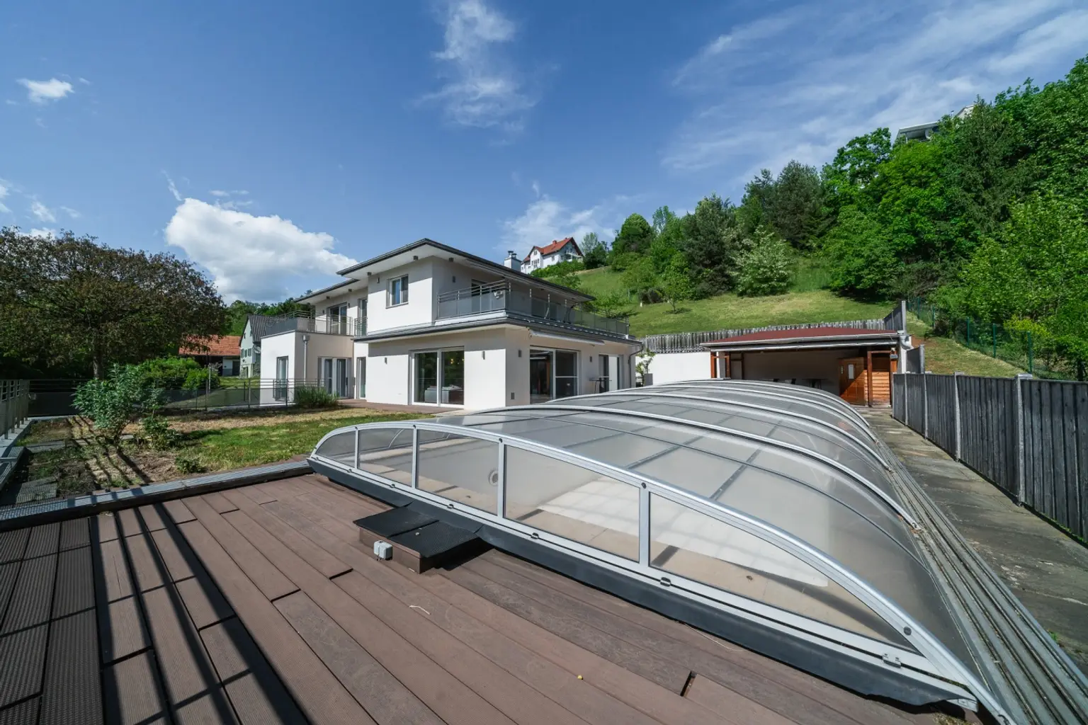 Ansicht mit Pool