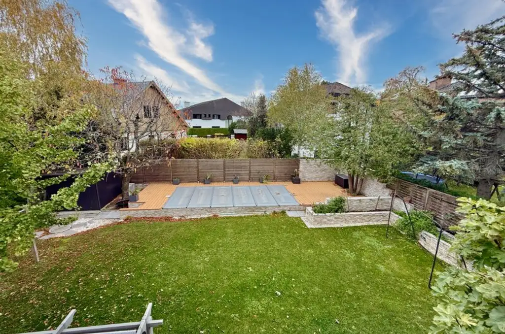 Viel Platz für Ihre Familie: 195 m² Wohnfläche und noch vieles mehr!